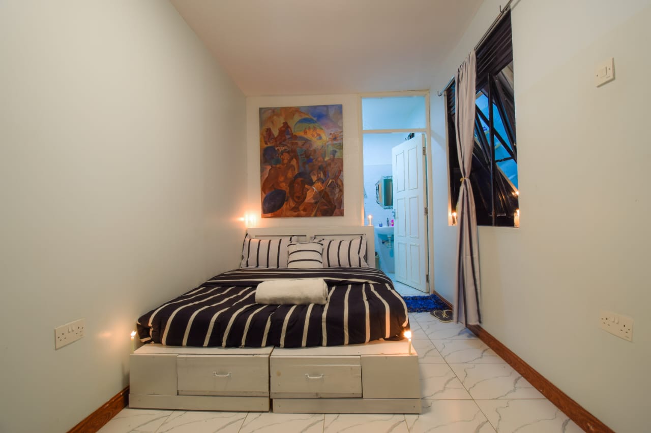 Mombasa Suite With Balcony (Cozy Private Container)